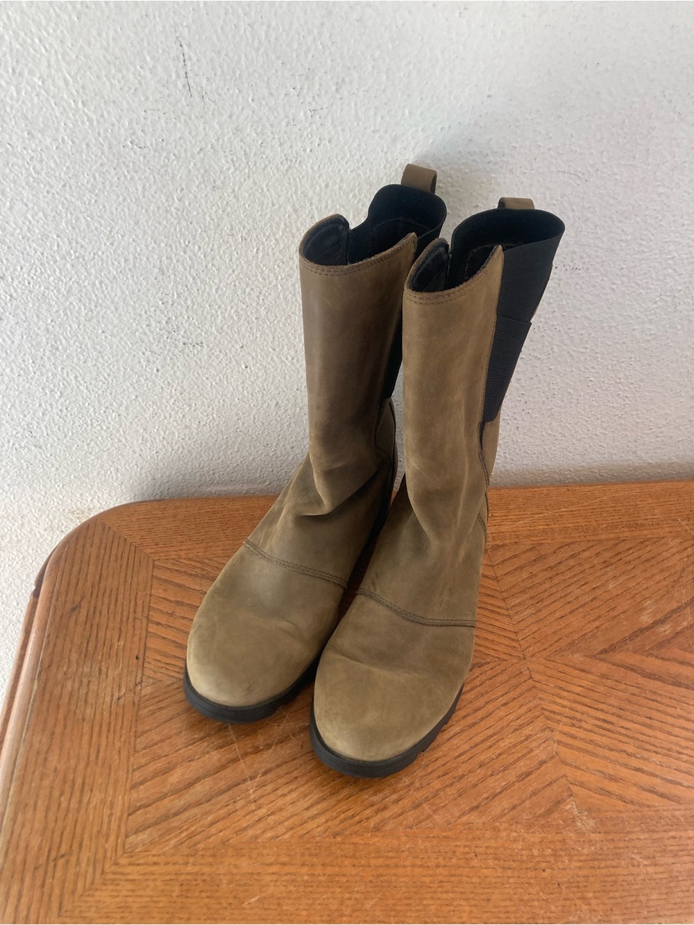 SOREL “Emelie” Brown Suede Waterproof Above the Ankle Boots (8)